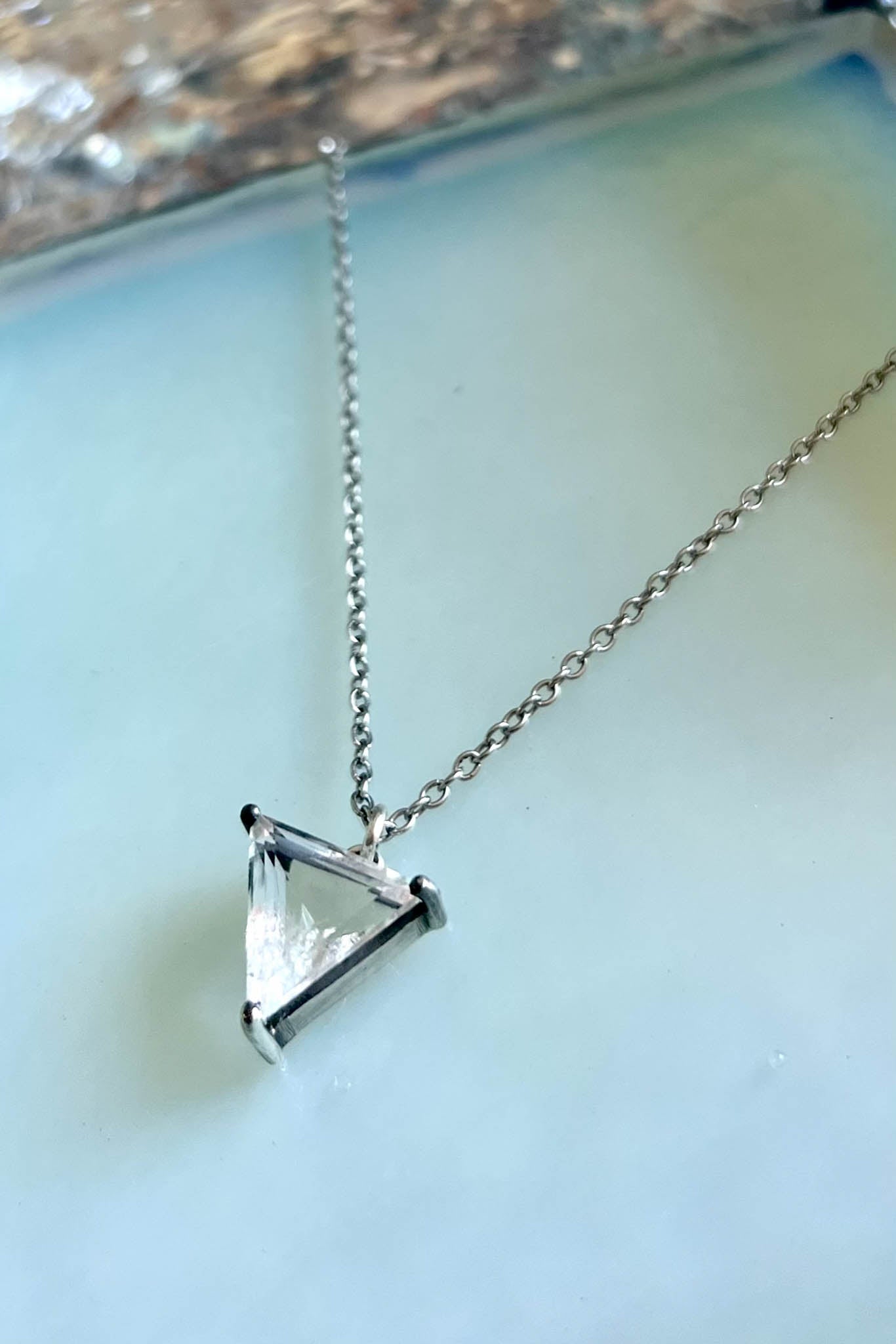 Obscura Stacking Shards in Striated Crystal