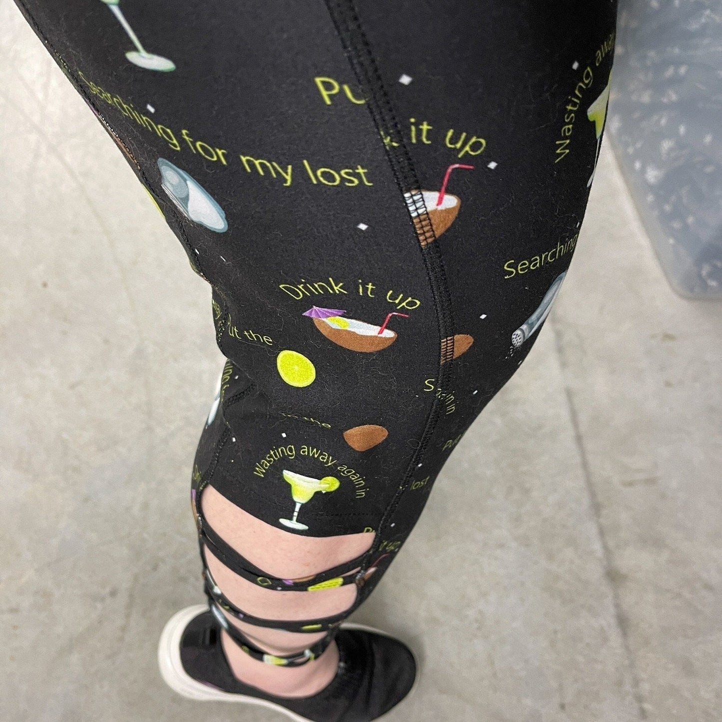 Margarita Leggings Criss Cross Capri Style Party in Black with Pockets