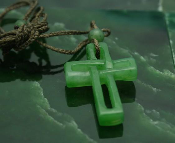 Pendant, Cross
