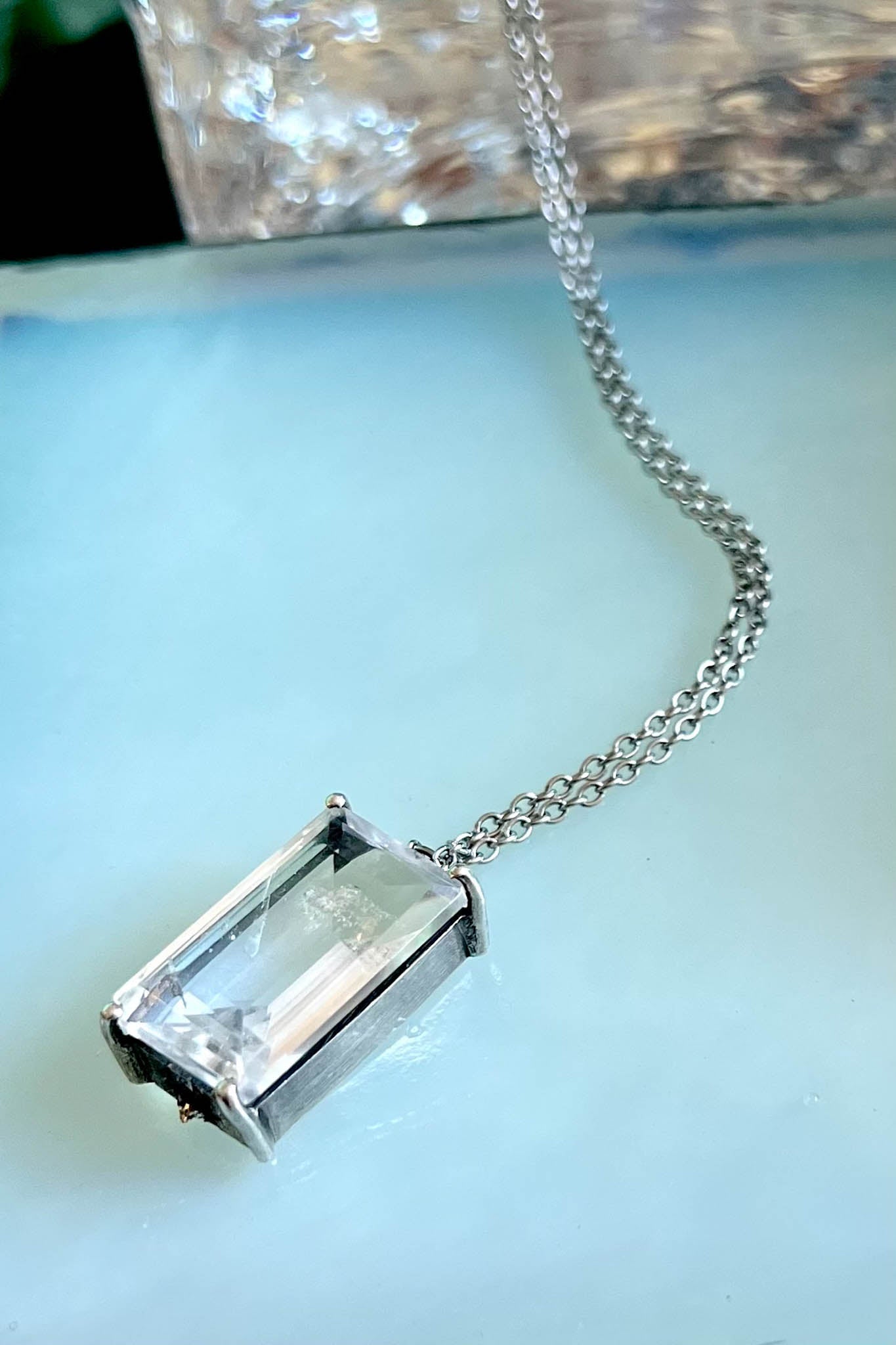 Obscura Stacking Shards in Striated Crystal